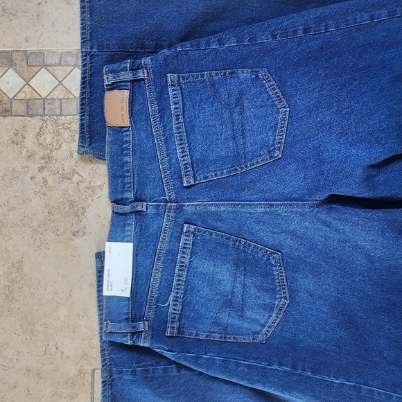 American Eagle Barrel Jeans - Picture 6 of 6